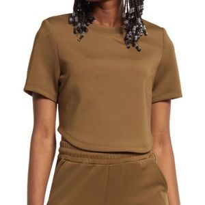 NWT Good American Strong Shoulder Scuba Crepe Crop T-Shirt in Fog, Size 4 (XL)